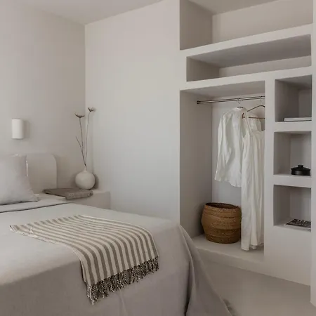 Om Living Milos * Pollonia