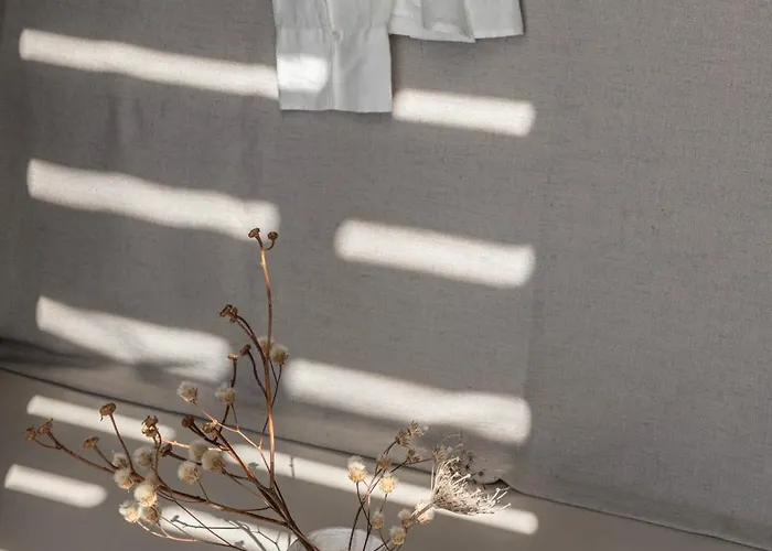 Om Living Milos Pollónia