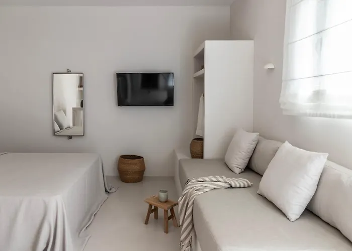 Om Living Milos Pollónia