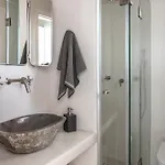 Om Living Milos Apartamento Pollonia