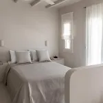 Om Living Milos Apartment