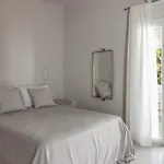 Om Living Milos Apartamento Pollonia
