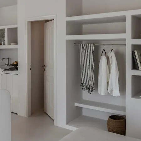 Om Living Milos Pollonia