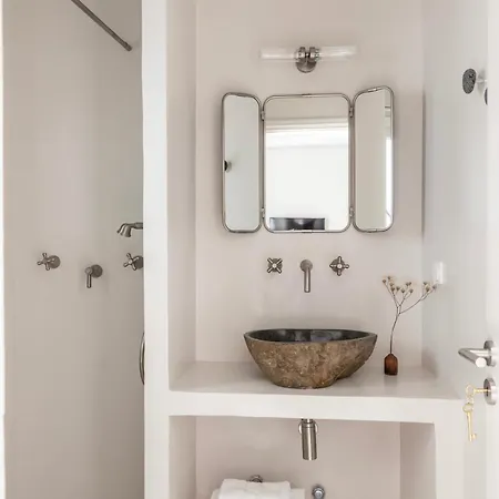 Om Living Milos * Pollonia