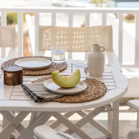 Om Living Milos شقة *