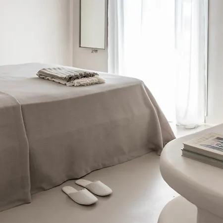 Om Living Milos شقة *