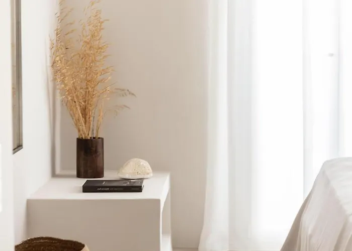 Om Living Milos Поллония