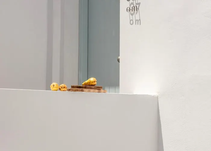 Om Living Milos Поллония