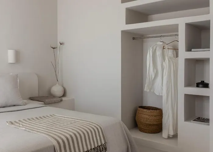 Om Living Milos * Pollonia